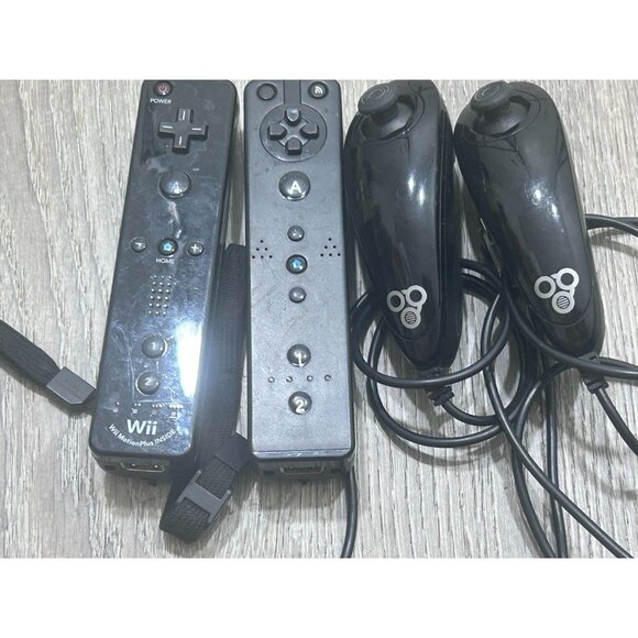Nintendo Wii Remote Controllers with Motion Plus and Nunchuks Lot Of 2 - Picture 1 of 5